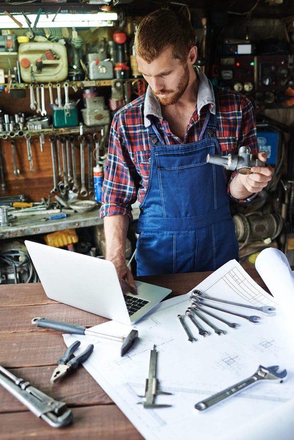 What's the Best Technique for Building a Custom Sliding Barn Door for a Rustic Bedroom?